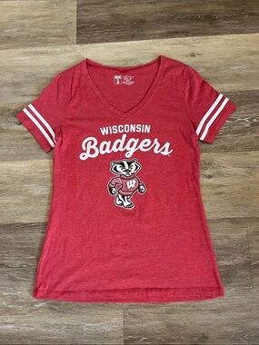 Wisconsin Badgers Women’s V-Neck T-Shirt Red Size M